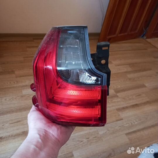 Задний левый фонарь