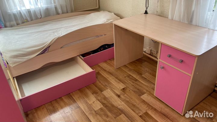 Детская кровать чердак со шкафом, лестница, стол