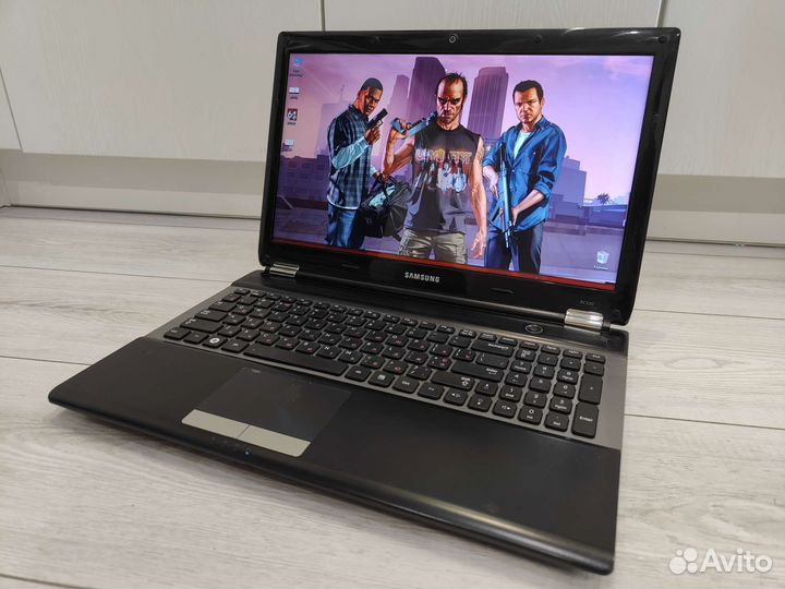 Core i7 / 8GB-оперативной / SSD / GT 540 / ак 2ч