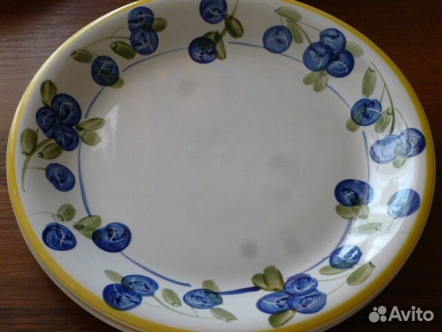 Блюда для подачи и тарелки