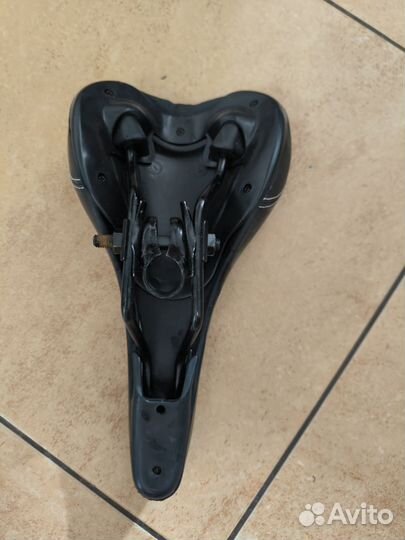 Седло для велосипеда кожаное