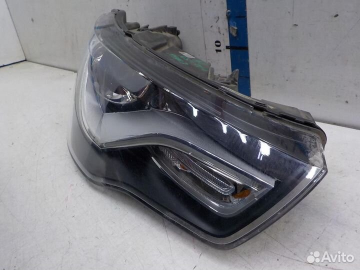 Фара правая Audi A1