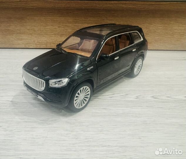 Моделька Mercedes-Maybach GLS 600 1:24 22 см