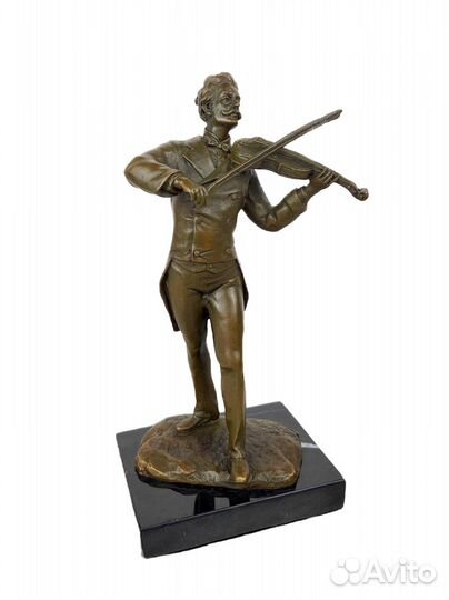 Бронзовая статуэтка 