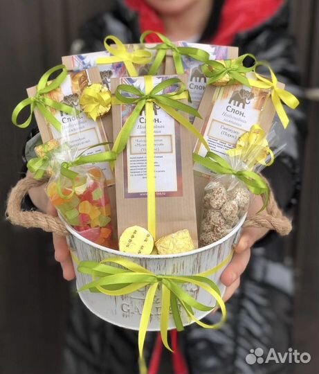 Подарочный набор чая и сладостей