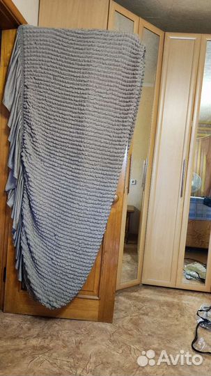 Покрывало на резинке на у гловой диван