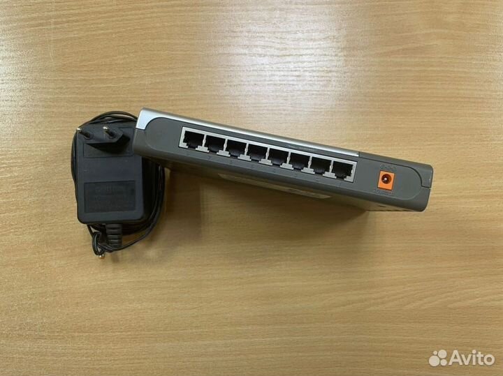 Коммутатор Switch D-Link DES-1008D