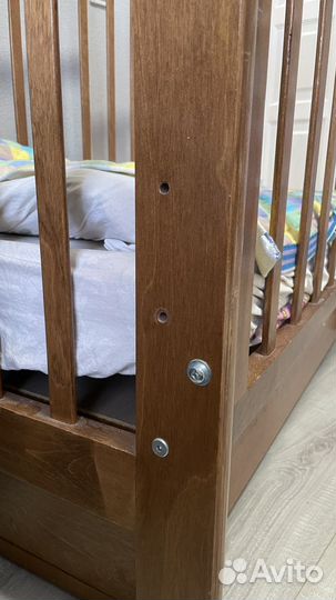 Кроватка детская с маятником, ящиком и матрасом