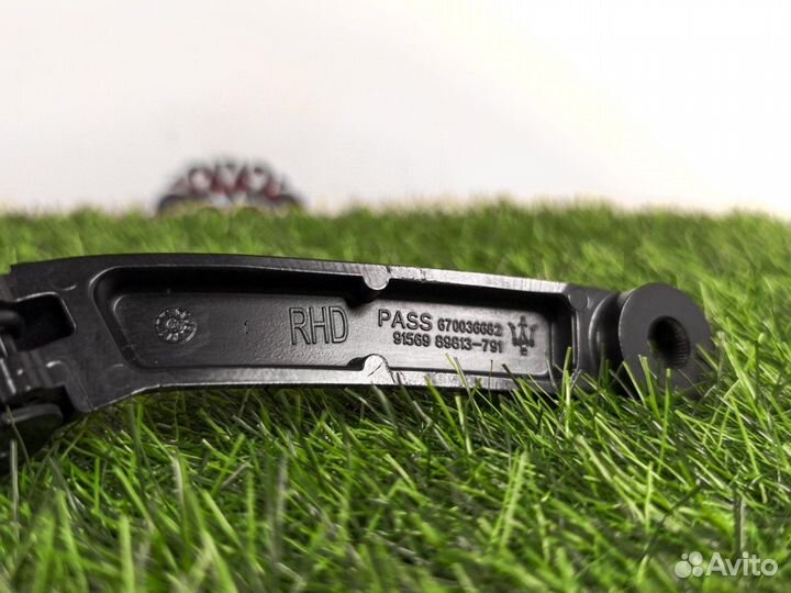 Поводок стеклоочистителя правый Maserati Levante