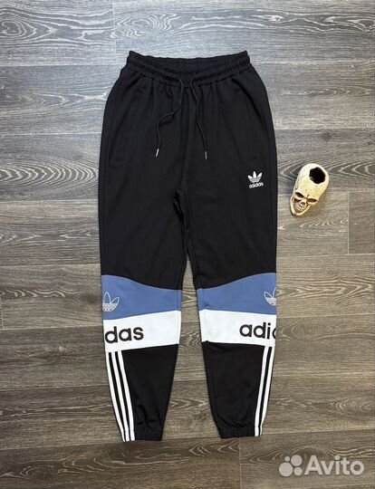 Спортивные штаны adidas