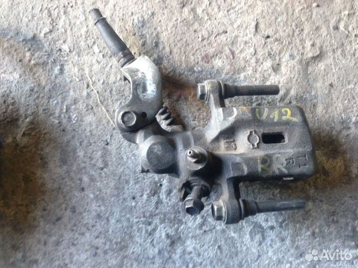 Суппорт Nissan Bluebird U12 правый задний