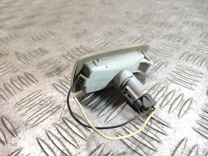 Повторитель в крыло левый Hyundai Starex h1 grand