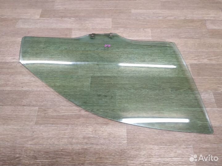 Стекло двери передней правой Mazda Capella GF