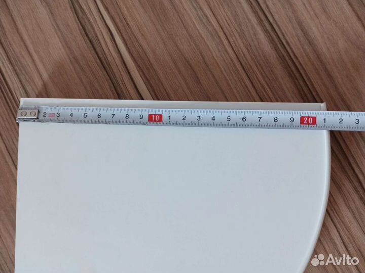 Угловая полочка с креплениями новая