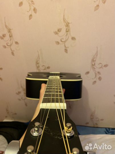 Акустическая гитара