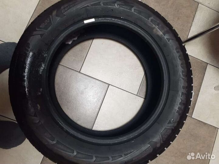 Goodyear UltraGrip 215/65 R17