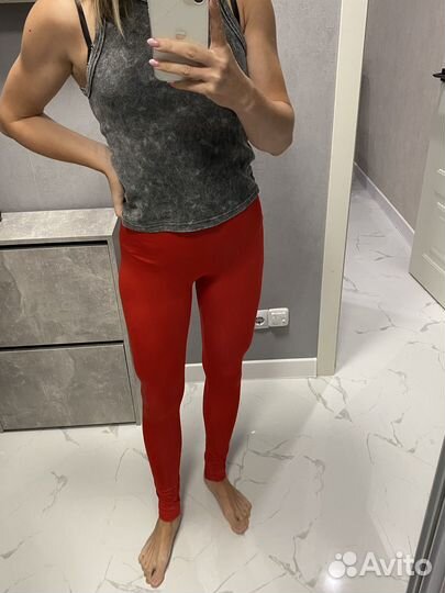 Леггинсы красные