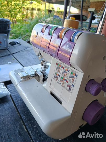Оверлок бытовой