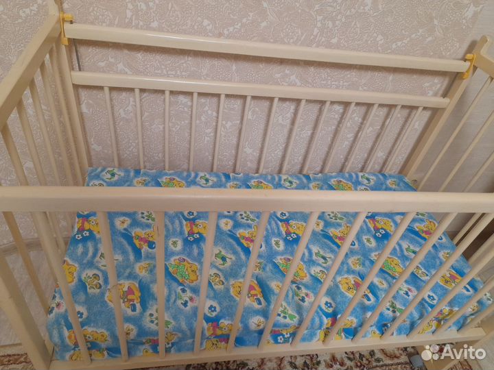 Детская кроватка с матрасом в отличном состоянии