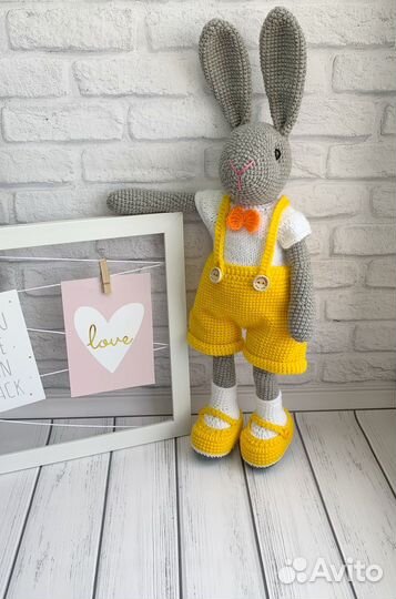 Вязаные игрушки зайчик