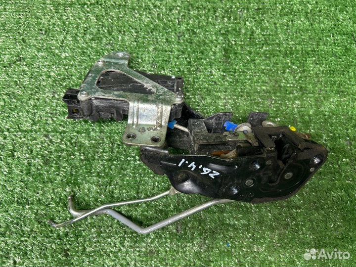 Замок двери передний правый Hyundai Accent 2