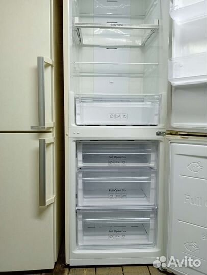 Холодильник Samsung