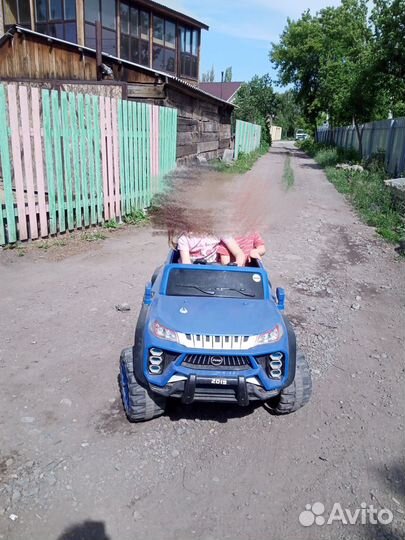 Детский электромобиль двухместный