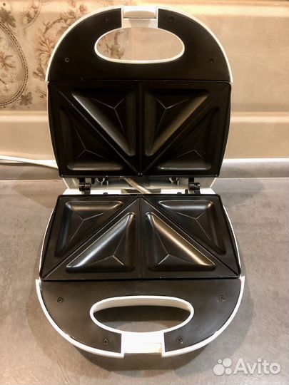 Сэндвичница/бутербродница sinbo SSM 2520 T