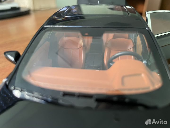 Игрушечная машинка Audi A8