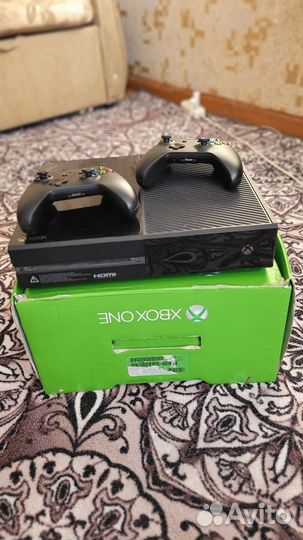 Xbox One+Kinect +два оригинальных джостика