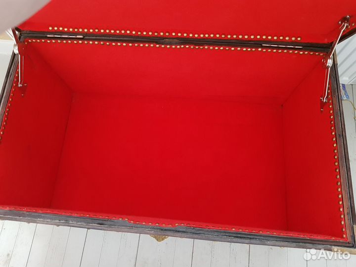 Сундук антикварный