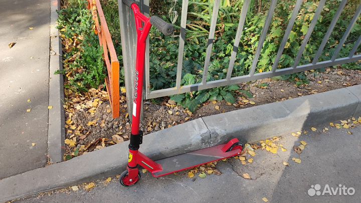 Самокат трюковый ferrari