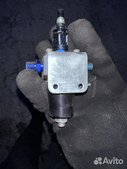 Регулятор давления топлива aeromotive AEI-13129