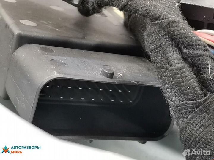 Стеклоподъемник передний правый Volkswagen Golf 3