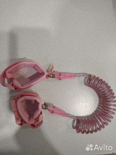 Вожжи для детей с креплением на запястье