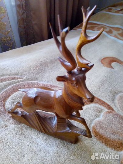 Три деревянных богородских оленя