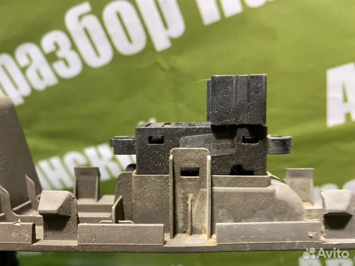 Кнопка стеклоподъемника Nissan Tiida Latio SC11