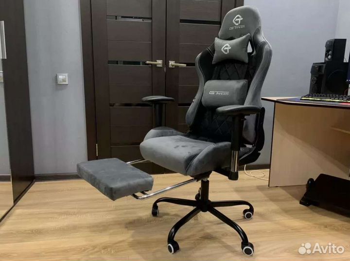 Игровое компьютерное кресло