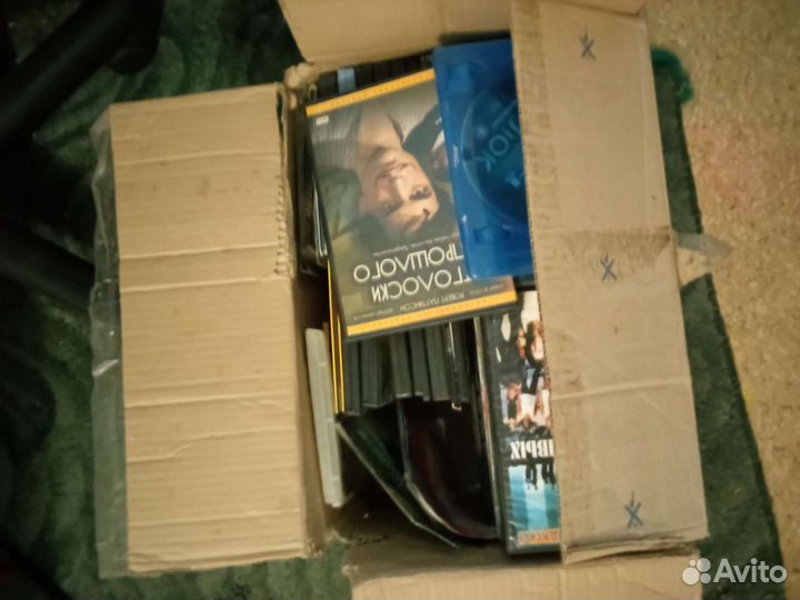 Коробки с dvd дисками + плеер