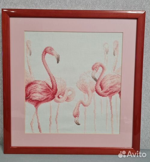 Картина, вышитая крестиком. Фламинго