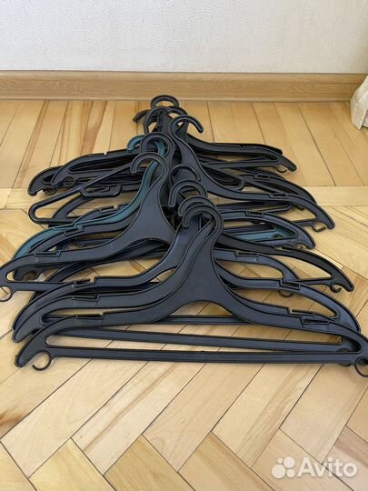 Вешалки плечики пластиковые