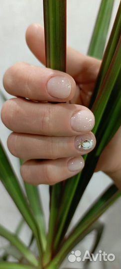 Модель на маникюр