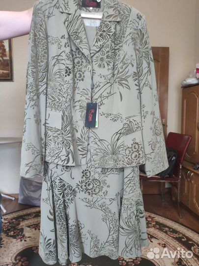 Костюм женский (пиджак, блузка, юбка) размер 50