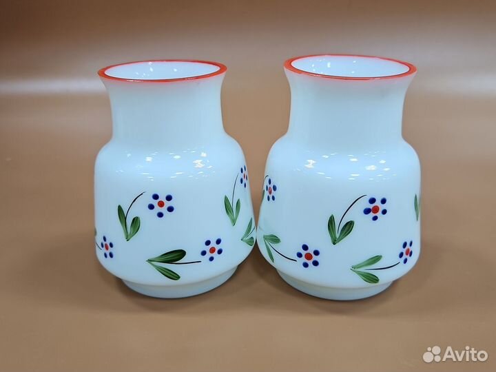 Ваза. Молочное стекло. Роспись. Красный май. 12 см