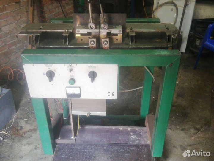 Станок для сварки ленточных пил