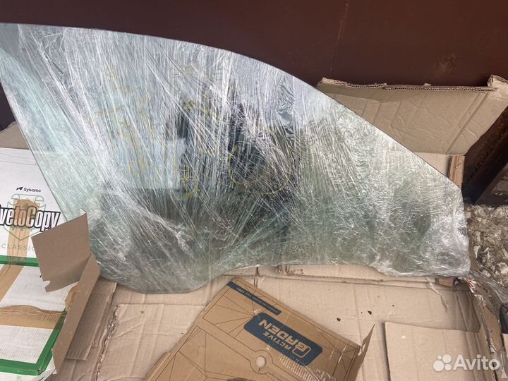 Стекла дверей передние и задние BMW