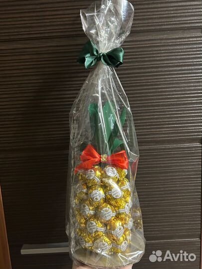 Маленький подарок ананас