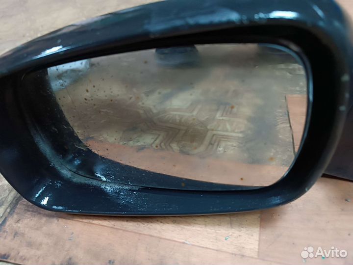 Боковое зеркало