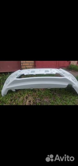 Передний бампер (белый) на LADA granta liftback