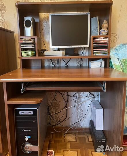 Компьютерный стол